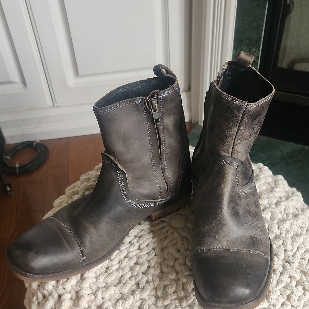 Leather Bed Stu Boots
